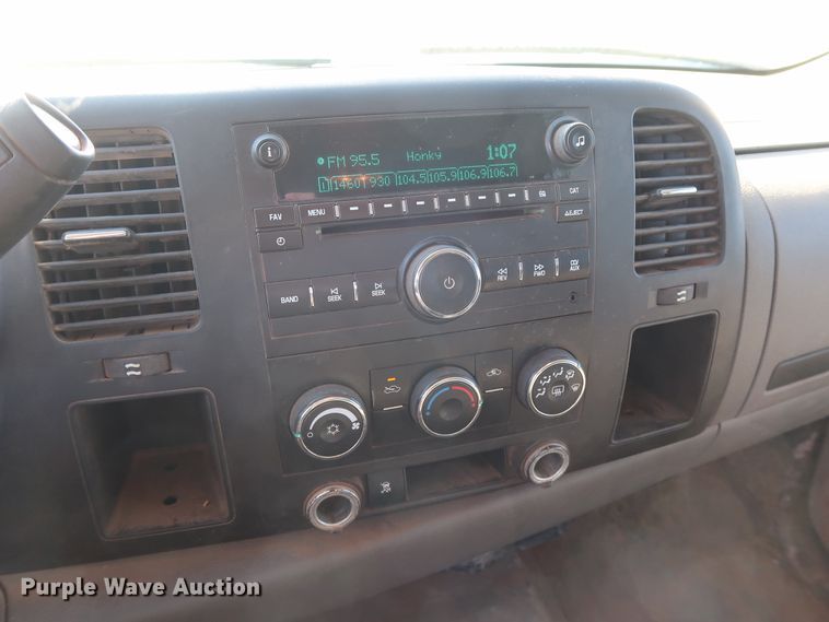 image for item GD9878 2011 Chevrolet Silverado 2500HD Ext. Cab pickup truck