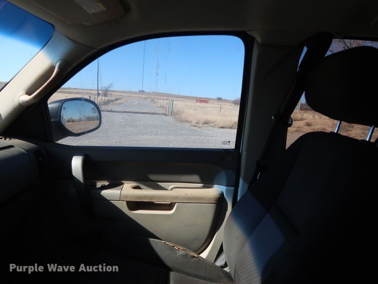 image for item GD9878 2011 Chevrolet Silverado 2500HD Ext. Cab pickup truck