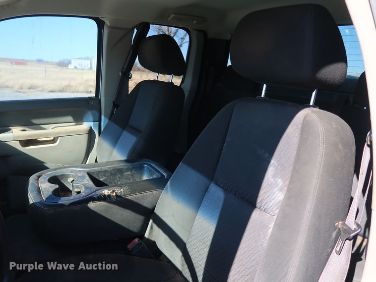 image for item GD9878 2011 Chevrolet Silverado 2500HD Ext. Cab pickup truck