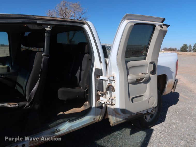 image for item GD9878 2011 Chevrolet Silverado 2500HD Ext. Cab pickup truck