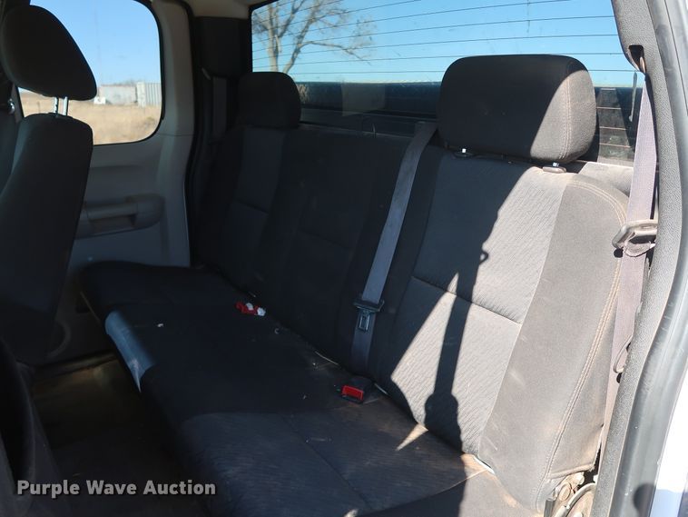 image for item GD9878 2011 Chevrolet Silverado 2500HD Ext. Cab pickup truck