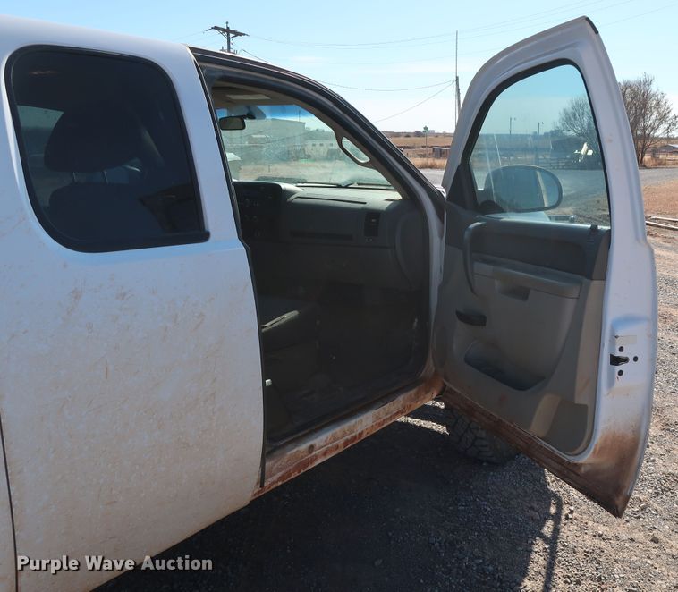 image for item GD9878 2011 Chevrolet Silverado 2500HD Ext. Cab pickup truck