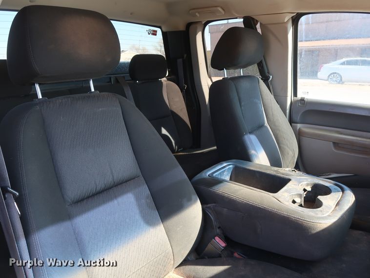 image for item GD9878 2011 Chevrolet Silverado 2500HD Ext. Cab pickup truck