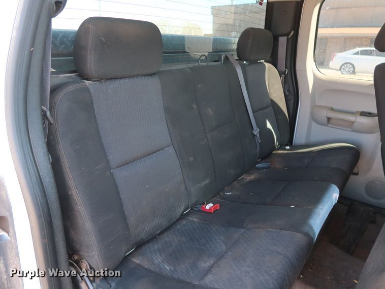 image for item GD9878 2011 Chevrolet Silverado 2500HD Ext. Cab pickup truck