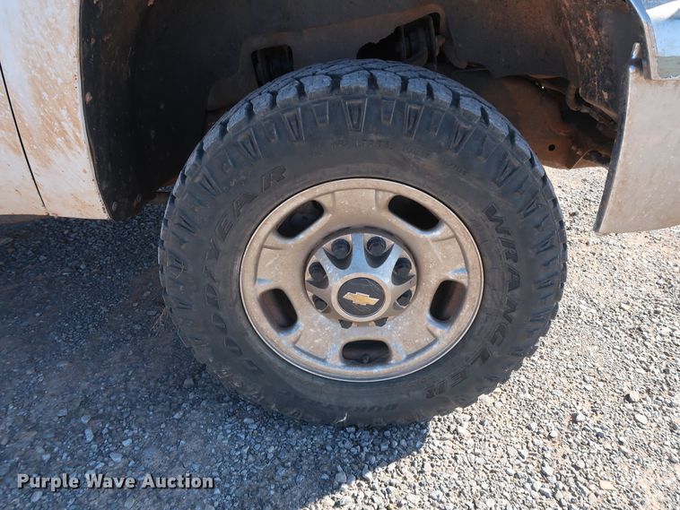 image for item GD9878 2011 Chevrolet Silverado 2500HD Ext. Cab pickup truck