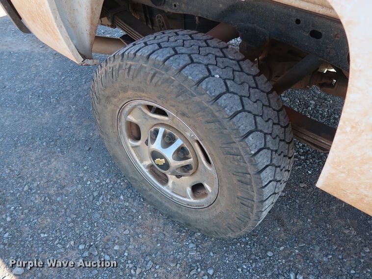 image for item GD9878 2011 Chevrolet Silverado 2500HD Ext. Cab pickup truck