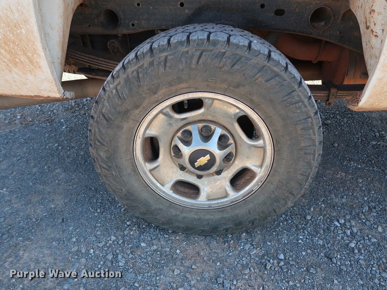 image for item GD9878 2011 Chevrolet Silverado 2500HD Ext. Cab pickup truck