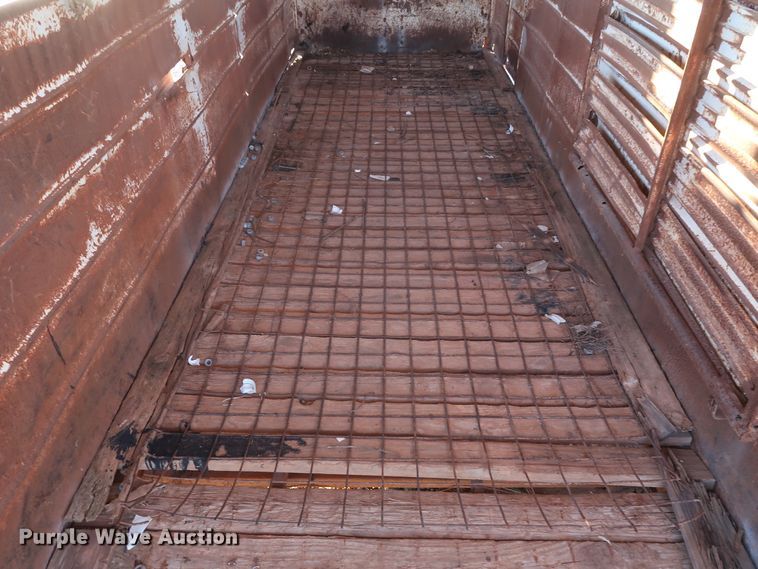 image for item GD9882 WW livestock trailer