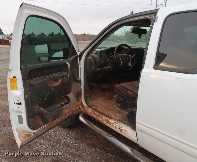 image for item GD9905 2011 Chevrolet Silverado 2500 Ext. Cab utility bed pickup truck