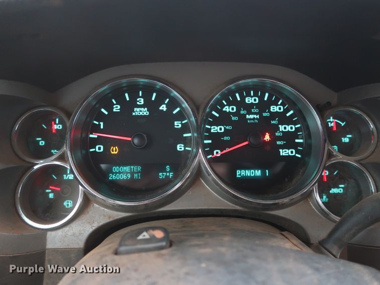 image for item GD9905 2011 Chevrolet Silverado 2500 Ext. Cab utility bed pickup truck