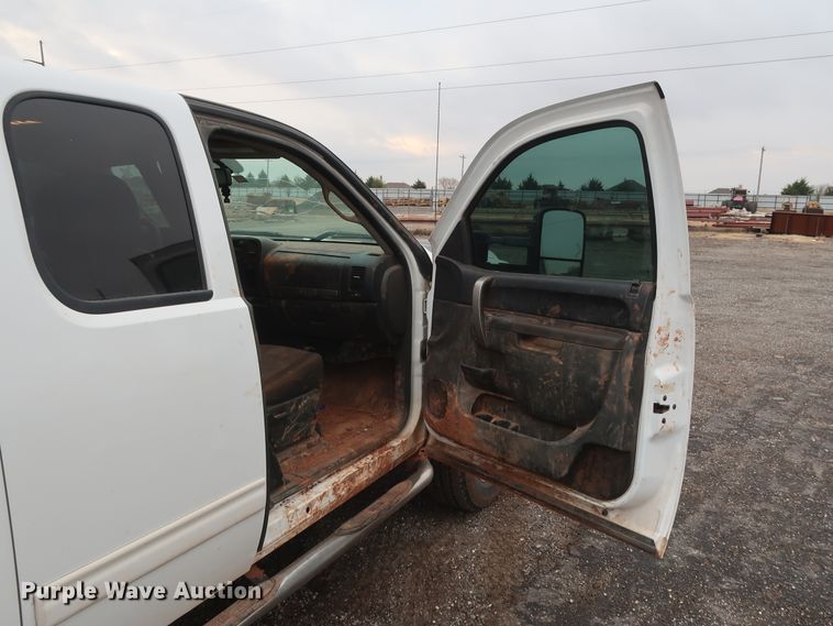 image for item GD9905 2011 Chevrolet Silverado 2500 Ext. Cab utility bed pickup truck