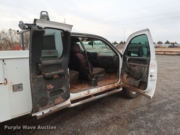 image for item GD9905 2011 Chevrolet Silverado 2500 Ext. Cab utility bed pickup truck