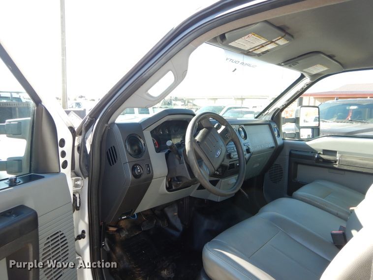 image for item GF9804 2012 Ford F550 Super Duty truck cab and chassis