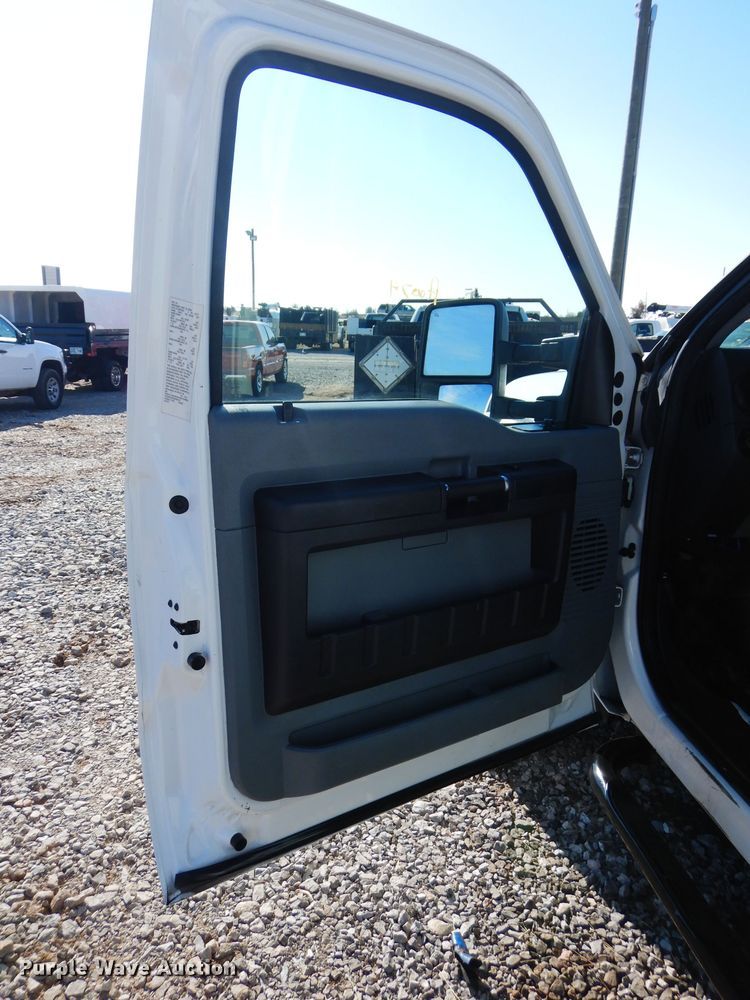 image for item GF9804 2012 Ford F550 Super Duty truck cab and chassis