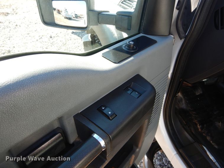 image for item GF9804 2012 Ford F550 Super Duty truck cab and chassis