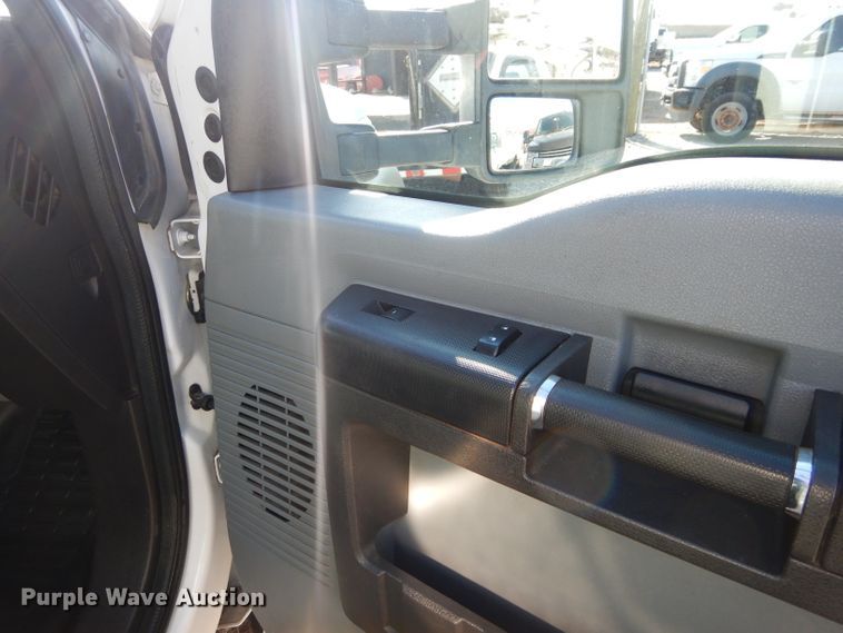 image for item GF9804 2012 Ford F550 Super Duty truck cab and chassis