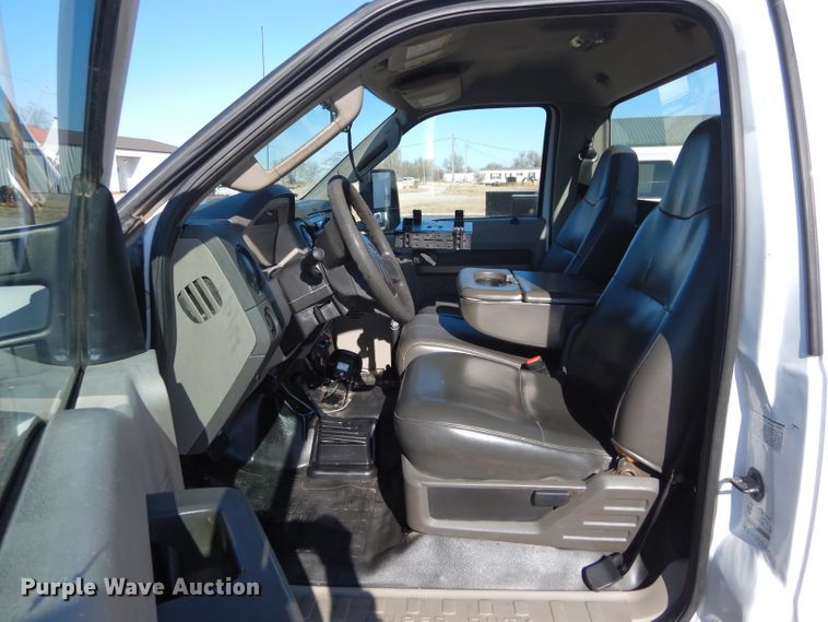 image for item GF9805 2010 Ford F550 Super Duty truck cab and chassis