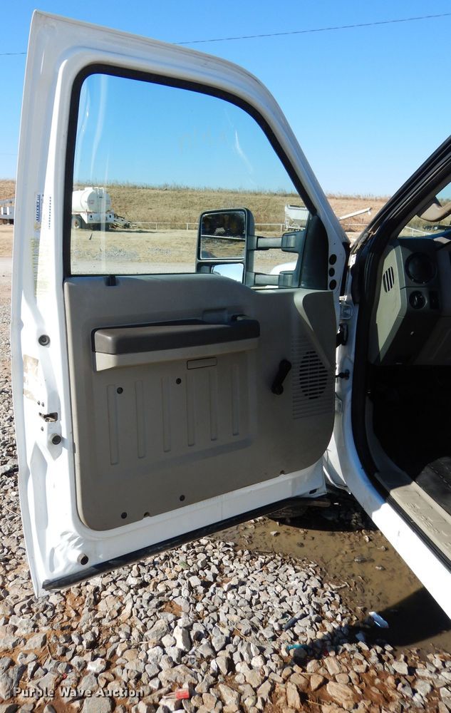 image for item GF9805 2010 Ford F550 Super Duty truck cab and chassis