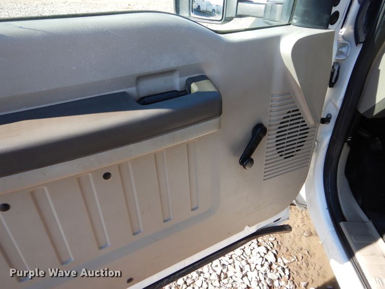 image for item GF9805 2010 Ford F550 Super Duty truck cab and chassis