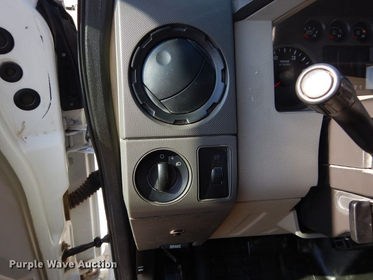 image for item GF9805 2010 Ford F550 Super Duty truck cab and chassis