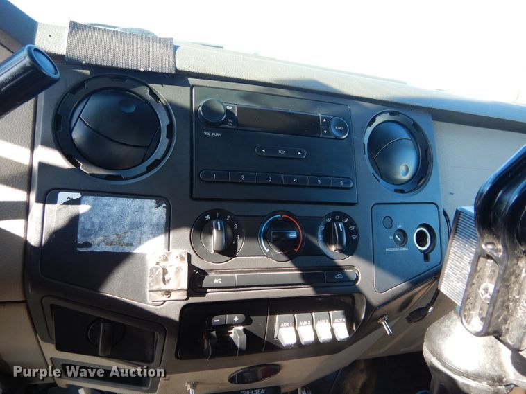 image for item GF9805 2010 Ford F550 Super Duty truck cab and chassis