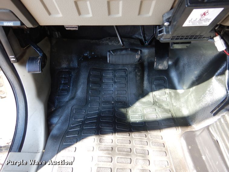 image for item GF9805 2010 Ford F550 Super Duty truck cab and chassis