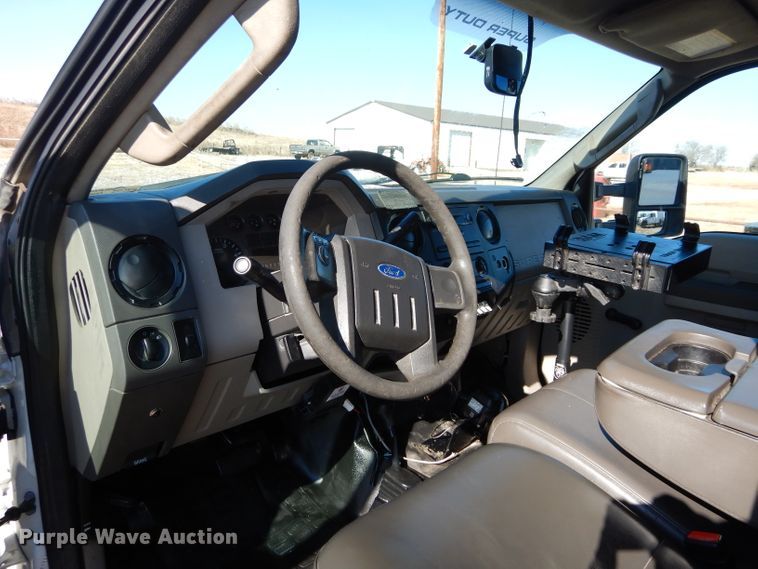 image for item GF9805 2010 Ford F550 Super Duty truck cab and chassis