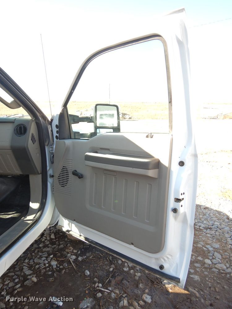 image for item GF9805 2010 Ford F550 Super Duty truck cab and chassis