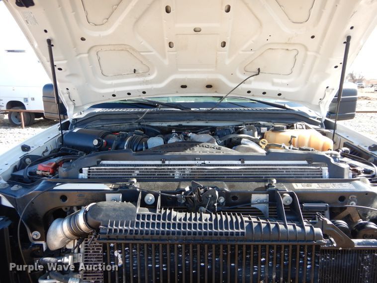 image for item GF9805 2010 Ford F550 Super Duty truck cab and chassis