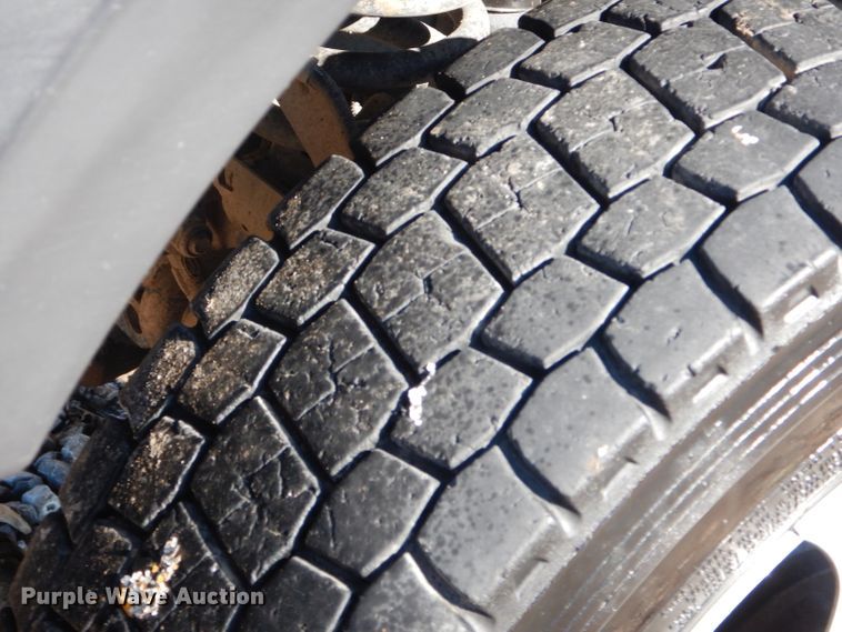 image for item GF9805 2010 Ford F550 Super Duty truck cab and chassis