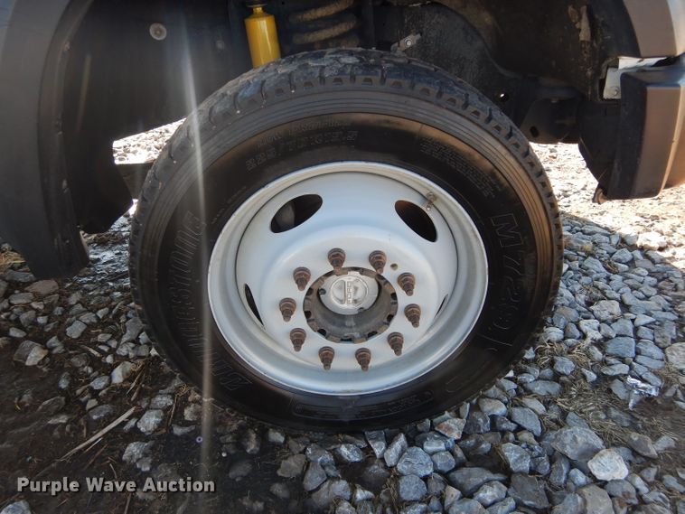 image for item GF9805 2010 Ford F550 Super Duty truck cab and chassis