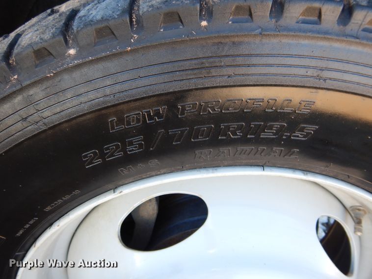 image for item GF9805 2010 Ford F550 Super Duty truck cab and chassis