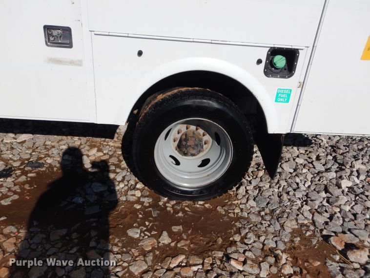 image for item GF9805 2010 Ford F550 Super Duty truck cab and chassis