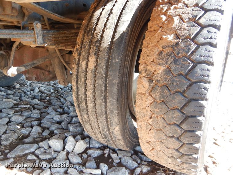 image for item GF9805 2010 Ford F550 Super Duty truck cab and chassis