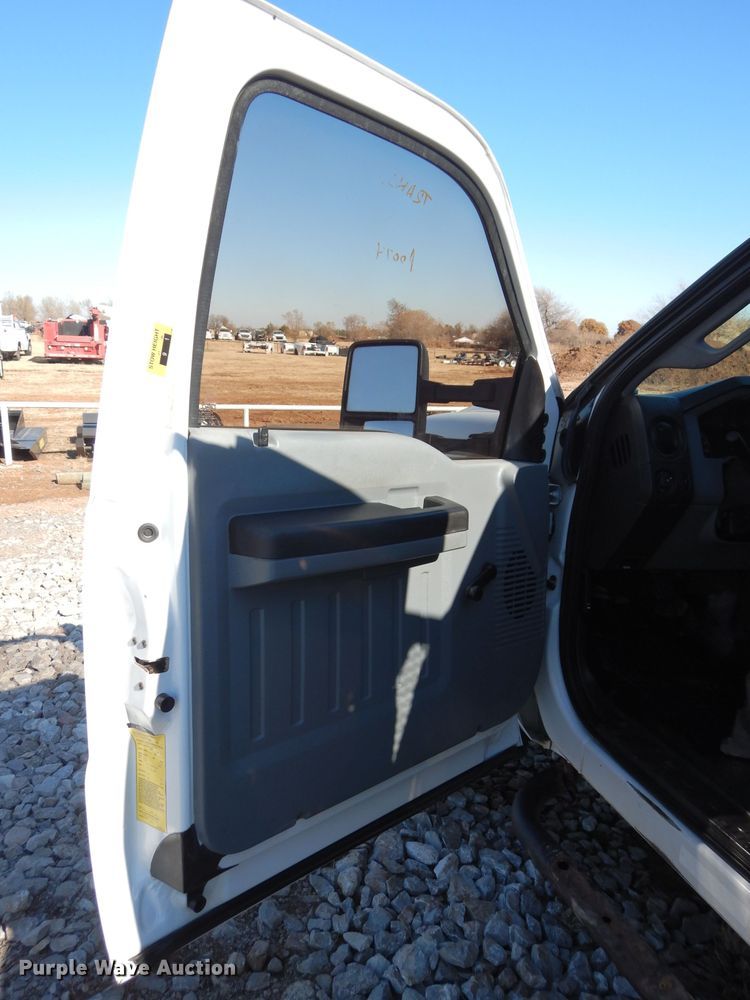 image for item GF9806 2012 Ford F450 Super Duty SuperCab truck cab and chassis