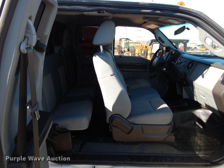 image for item GF9806 2012 Ford F450 Super Duty SuperCab truck cab and chassis