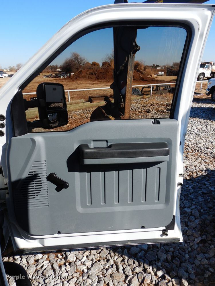 image for item GF9806 2012 Ford F450 Super Duty SuperCab truck cab and chassis