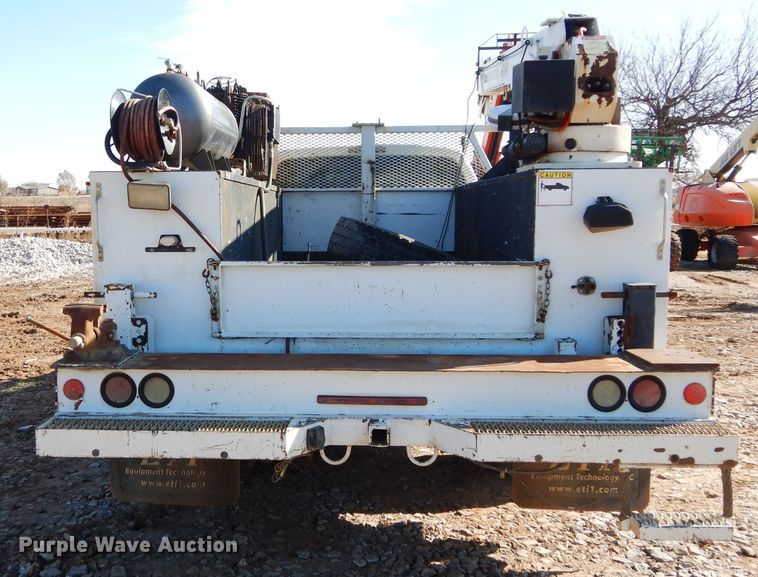 image for item GF9807 2011 Ford F550 Super Duty SuperCab pickup truck cab and chassis