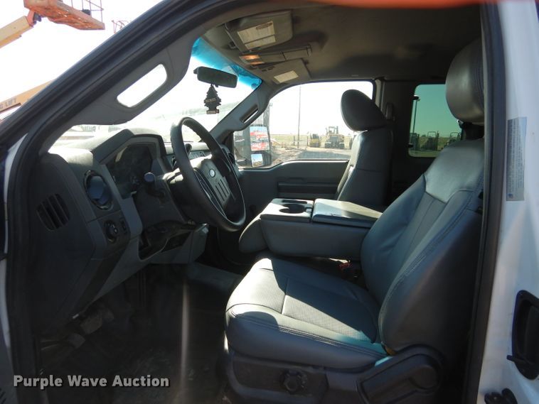 image for item GF9807 2011 Ford F550 Super Duty SuperCab pickup truck cab and chassis