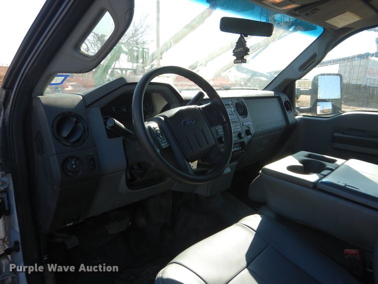 image for item GF9807 2011 Ford F550 Super Duty SuperCab pickup truck cab and chassis