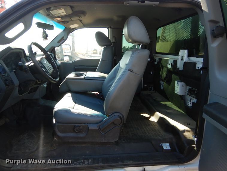 image for item GF9807 2011 Ford F550 Super Duty SuperCab pickup truck cab and chassis