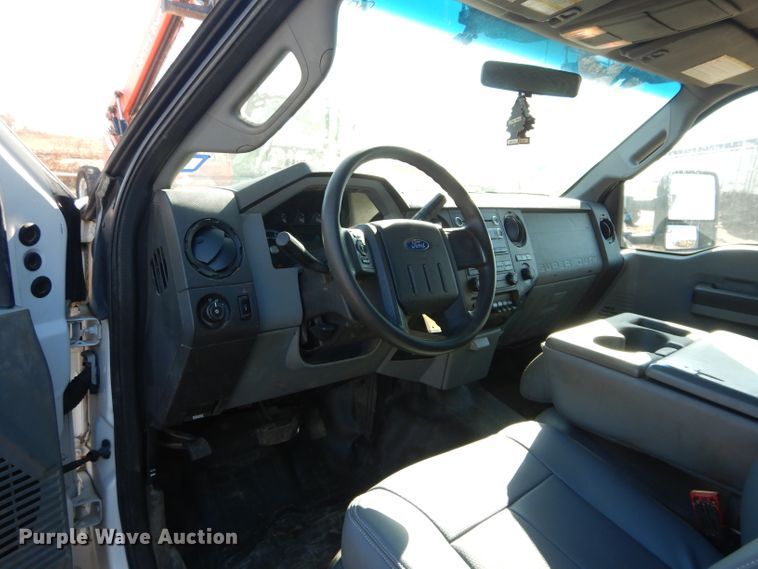 image for item GF9807 2011 Ford F550 Super Duty SuperCab pickup truck cab and chassis
