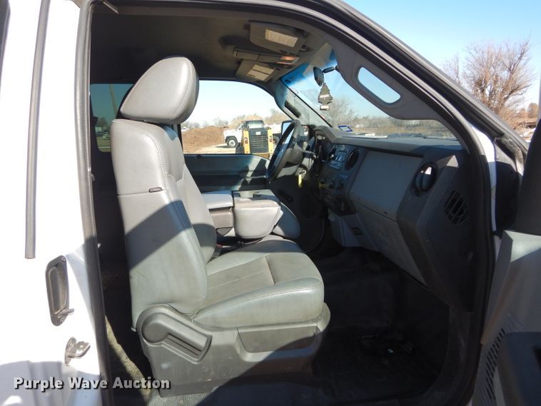 image for item GF9807 2011 Ford F550 Super Duty SuperCab pickup truck cab and chassis