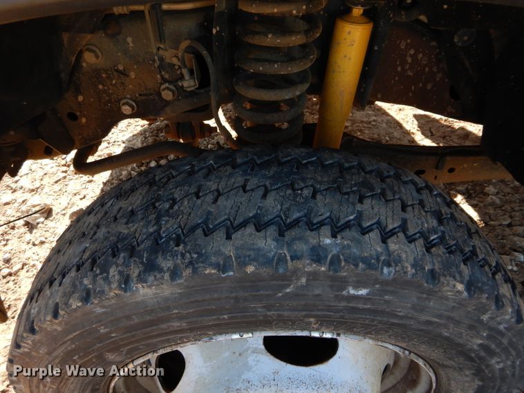 image for item GF9807 2011 Ford F550 Super Duty SuperCab pickup truck cab and chassis