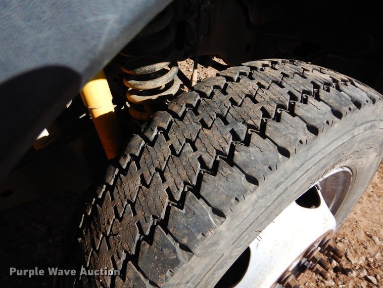 image for item GF9807 2011 Ford F550 Super Duty SuperCab pickup truck cab and chassis