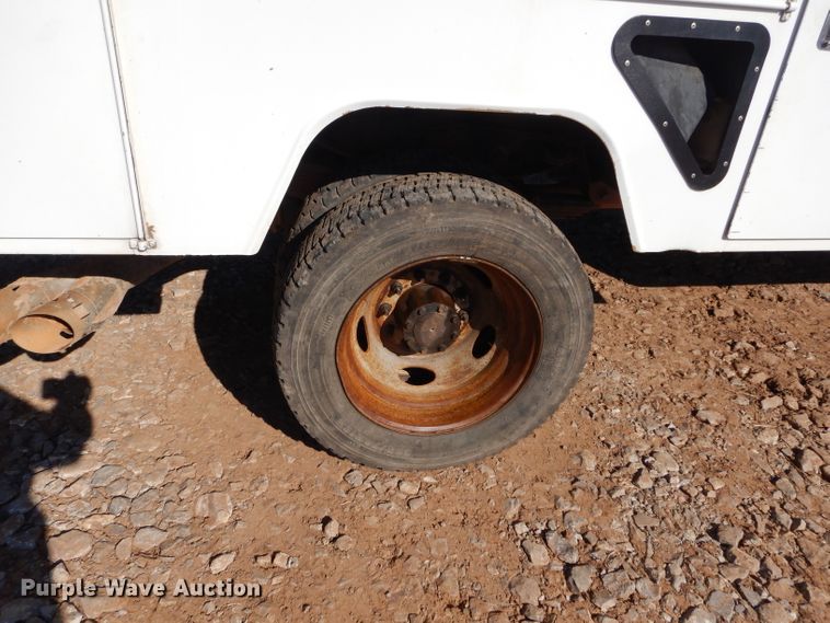 image for item GF9807 2011 Ford F550 Super Duty SuperCab pickup truck cab and chassis