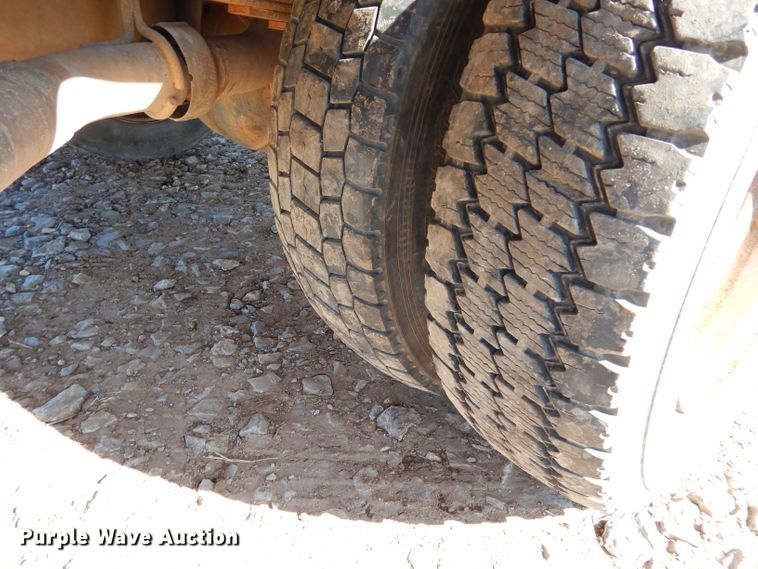 image for item GF9807 2011 Ford F550 Super Duty SuperCab pickup truck cab and chassis