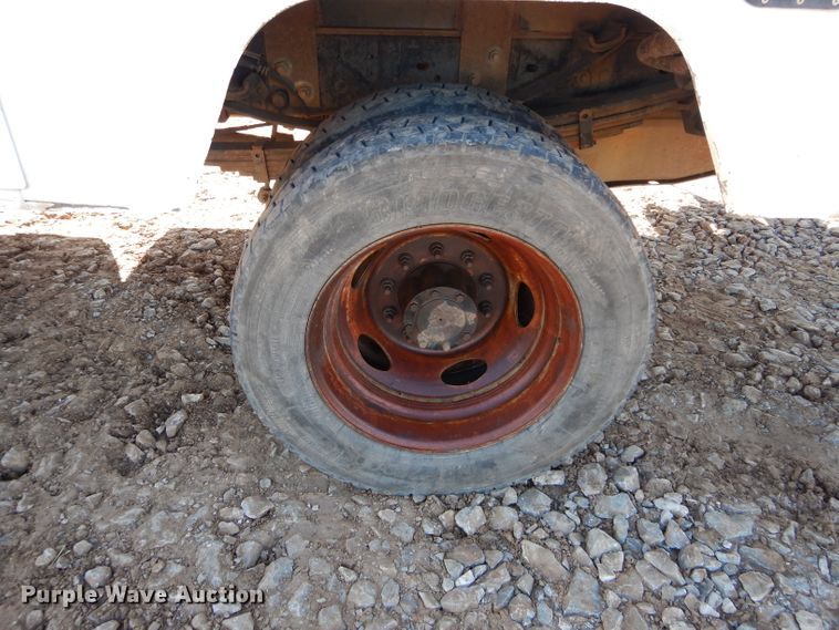 image for item GF9807 2011 Ford F550 Super Duty SuperCab pickup truck cab and chassis