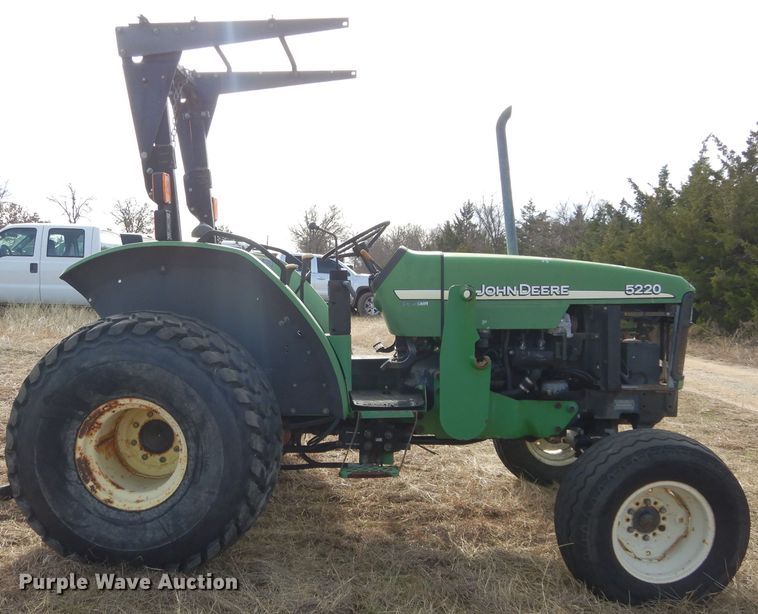 image for item GF9902 2003 John Deere 5220 tractor