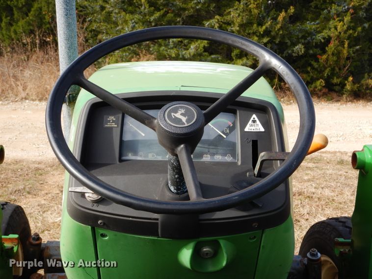 image for item GF9902 2003 John Deere 5220 tractor